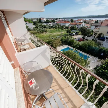 Guest house Danijela Rab 3*